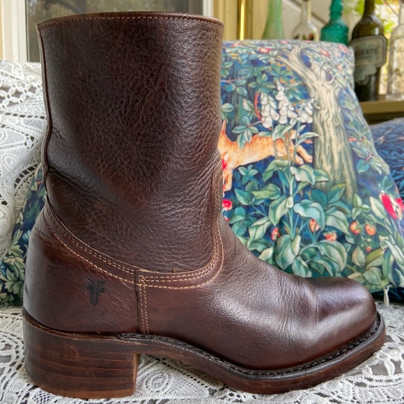 Frye Campus Shorties in Chestnut EUC - Picture 4 of 15